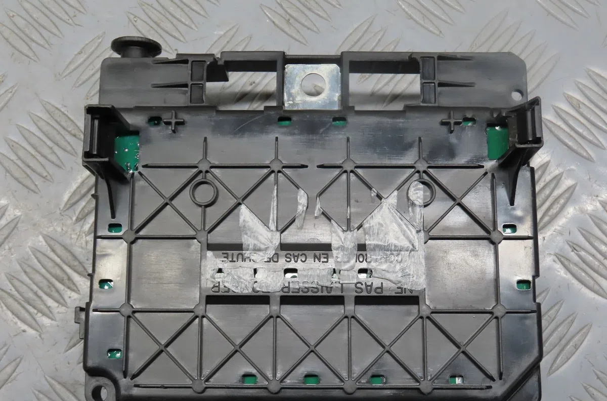 Bsm (boitier servitude moteur) Peugeot PARTNER Monospace (5_, G_) 1.6 hdi 75 (2005-2008) 4 portes occasion — photo 3