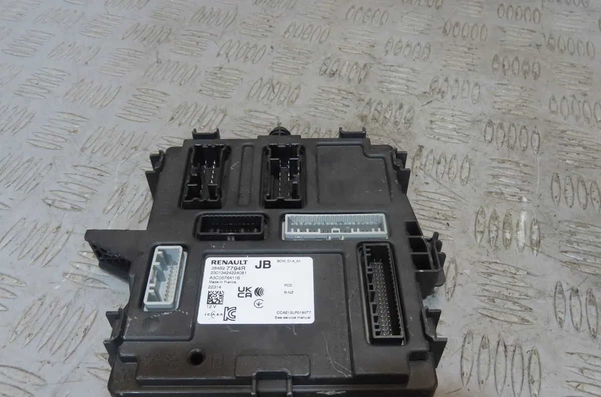 Bsm (boitier servitude moteur) RENAULT AUSTRAL occasion — photo 3