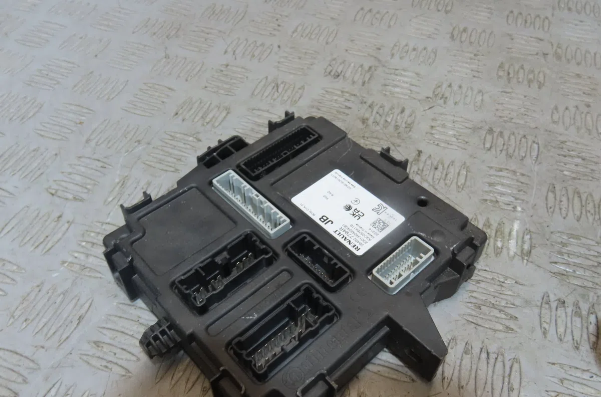 Bsm (boitier servitude moteur) RENAULT AUSTRAL occasion — photo 4