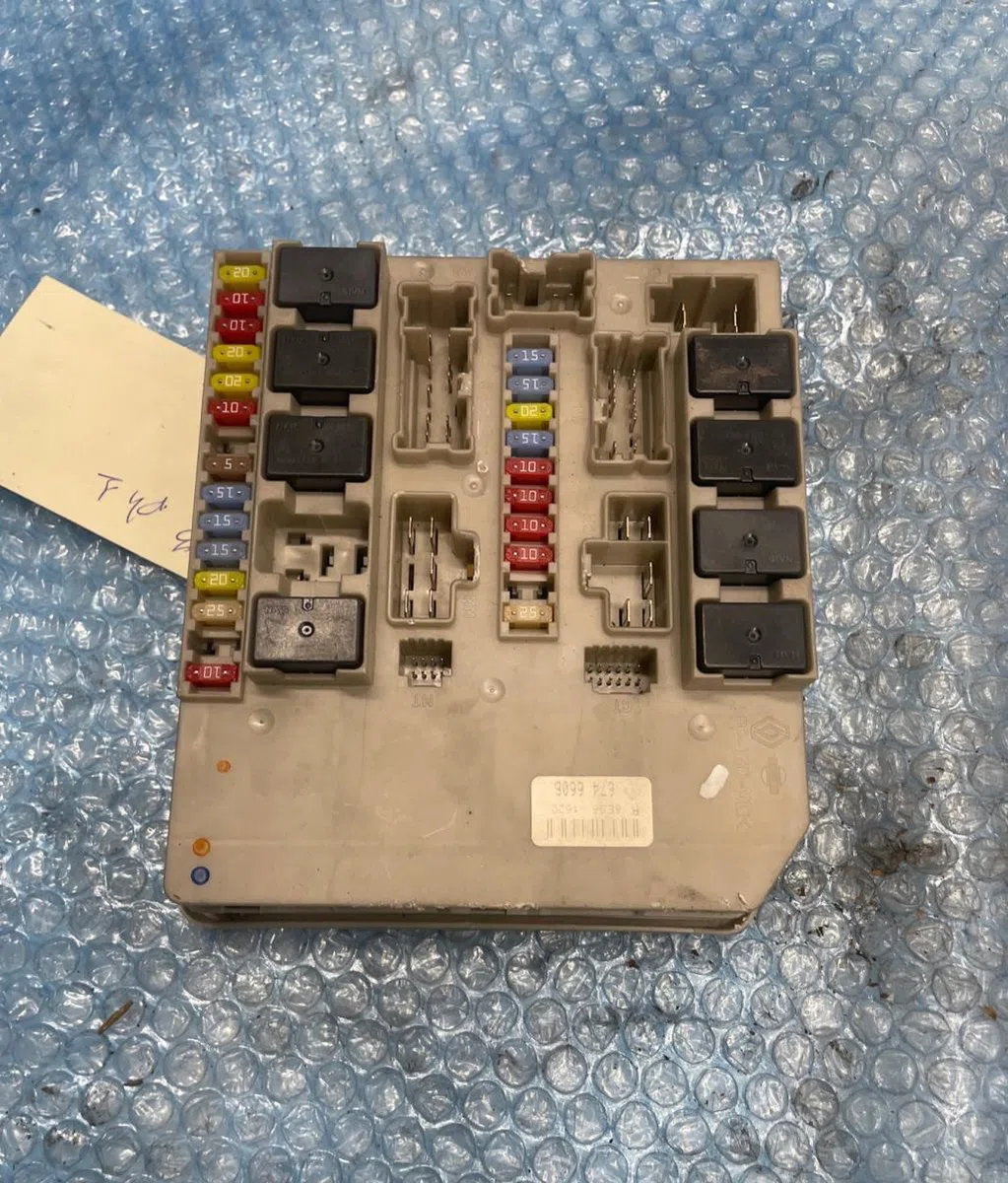 Bsm (boitier servitude moteur) Renault CLIO III (BR0-1, CR0-1) 1.5 dci (br17, cr17) (2005-2012) 5 portes occasion