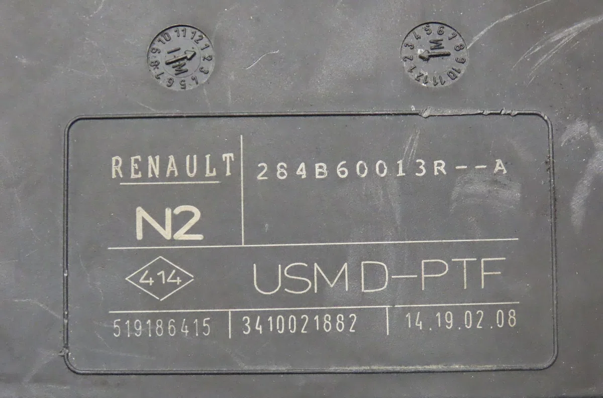 Bsm (boitier servitude moteur) Renault LAGUNA III (BT0-1) 2.0 dci (bt01, bt08, bt09, bt0e, bt0k, bt12, bt1c, bt1d,... (2007-2015) 5 portes occasion — photo 4