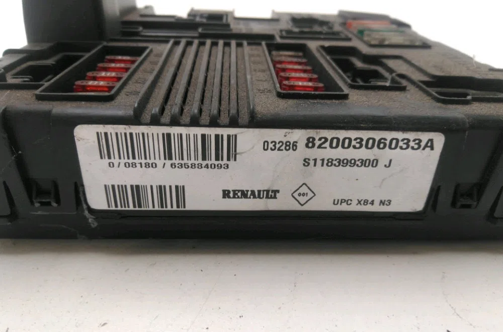 Bsm (boitier servitude moteur) Renault MEGANE II (BM0-1_, CM0-1_) 1.5 dci (bm0f, bm0t, bm2b, cm0f, cm0t) (2002-2008) 5 portes occasion — photo 3