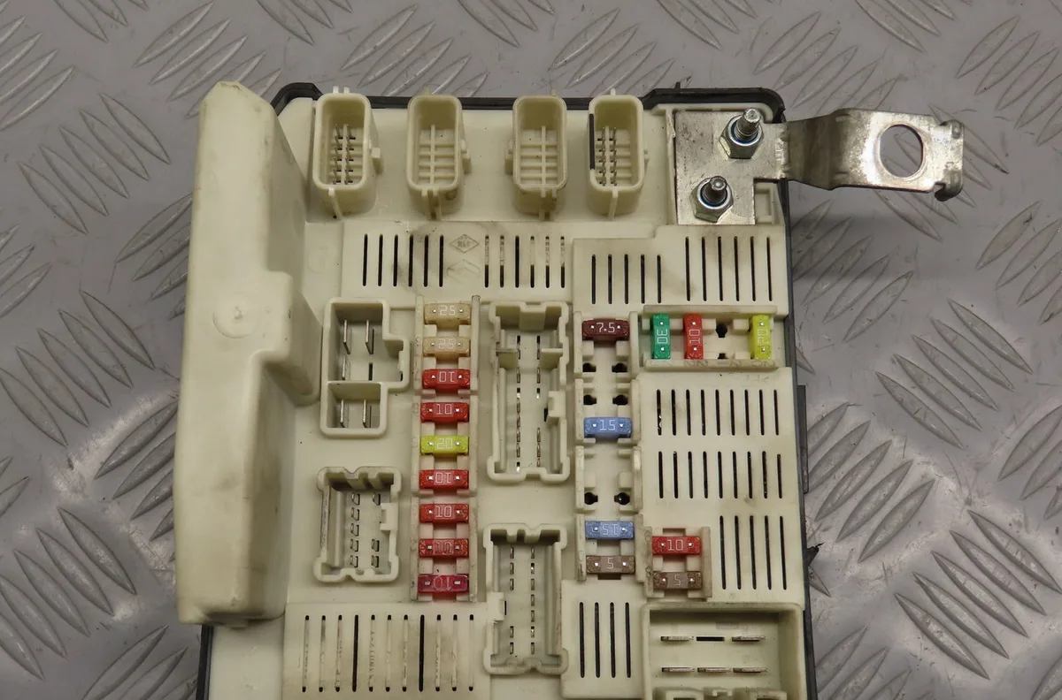 Bsm (boitier servitude moteur) Renault MEGANE II (BM0-1_, CM0-1_) 1.5 dci (bm1e, cm1e) (2005-2008) occasion