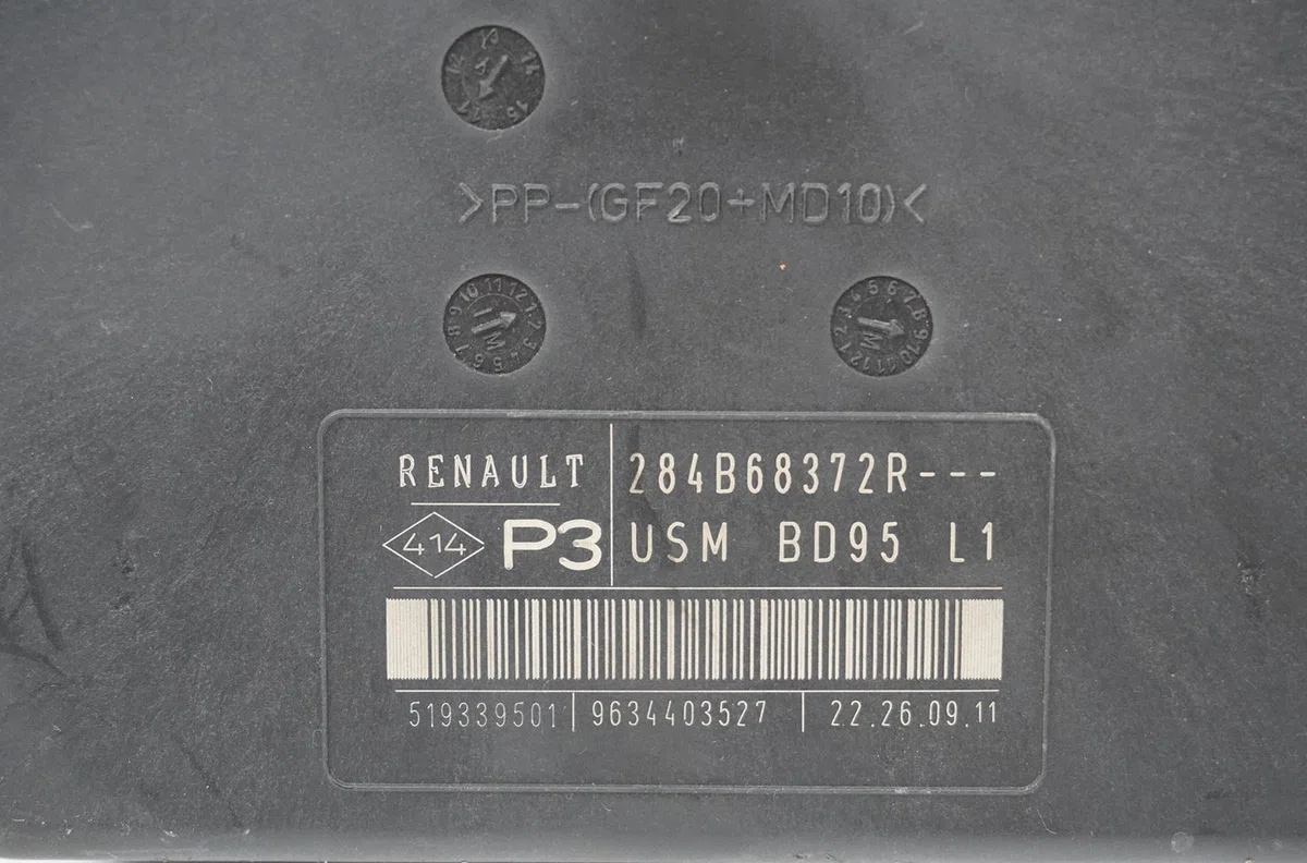 Bsm (boitier servitude moteur) Renault MEGANE III 3-5 portes (BZ0-1_, B3_) 1.5 dci (bz09, bz0d, bz1w, bz29, bz14) (2009) 5 portes occasion — photo 4