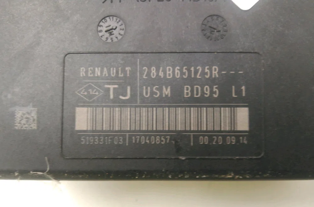 Bsm (boitier servitude moteur) Renault MEGANE III 3-5 portes (BZ0-1_, B3_) 1.5 dci (bz1g, bz1w, bz0r) (2013-2015) 5 portes occasion — photo 3