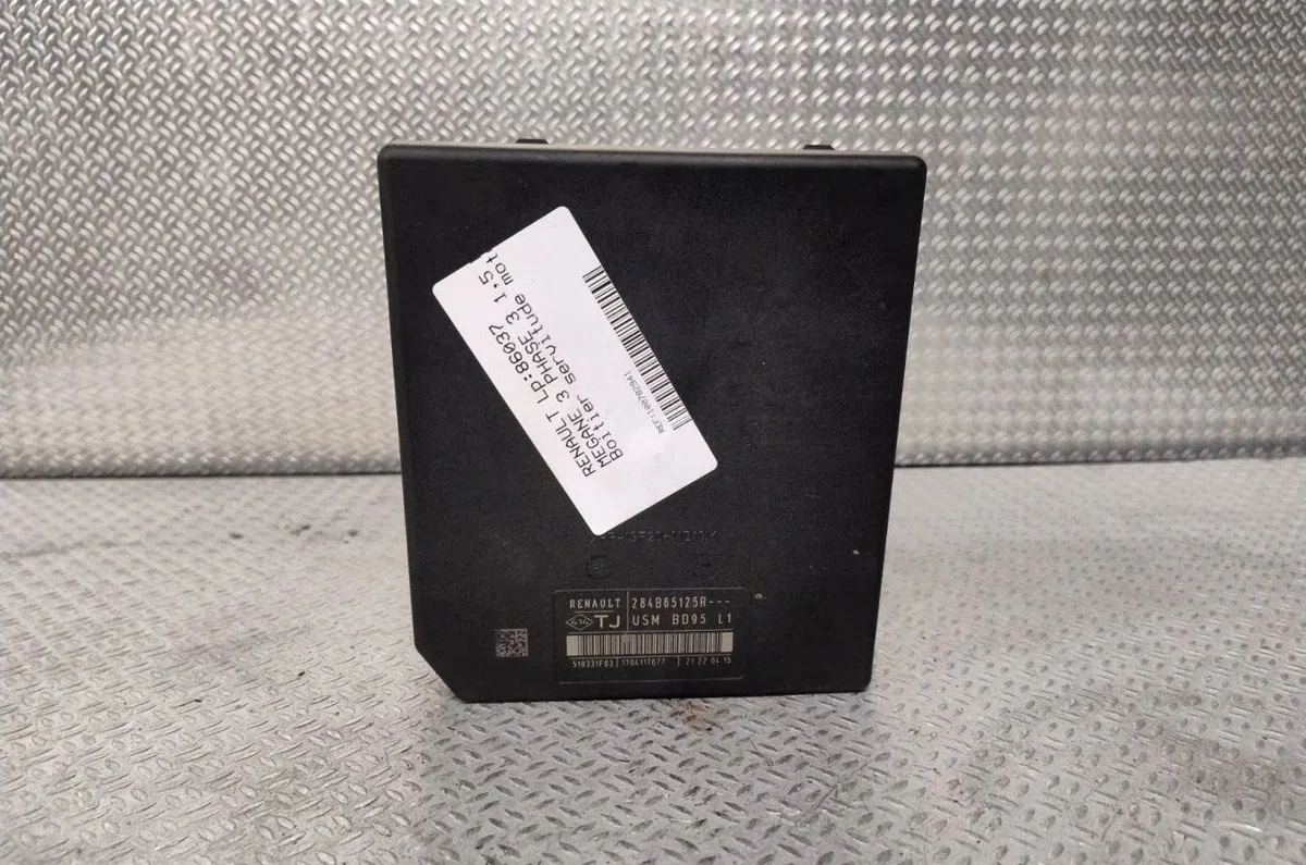 Bsm (boitier servitude moteur) Renault MEGANE III 3-5 portes (BZ0-1_, B3_) 1.5 dci (bz1g, bz1w, bz0r) (2013-2015) 5 portes occasion