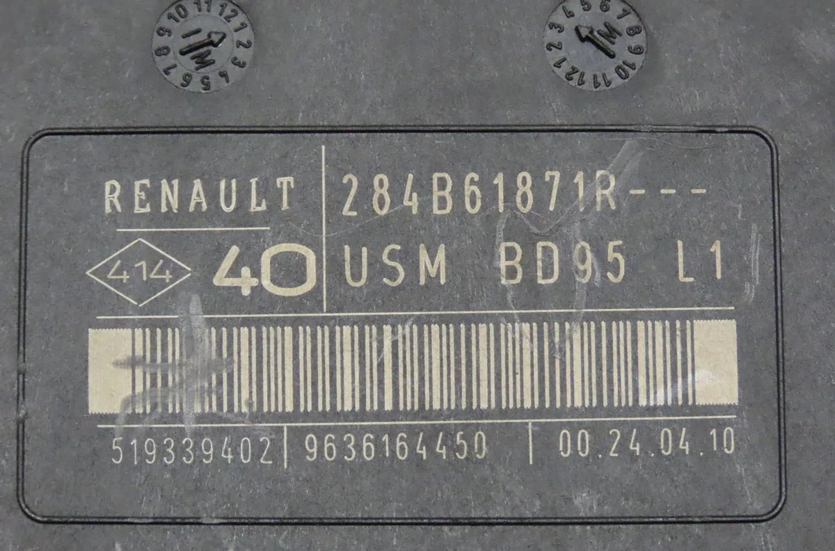 Bsm (boitier servitude moteur) Renault MEGANE III Coupé (DZ0-1_) 1.5 dci (dz09, dz0d, dz1f, dz1g, dz14, dz29) (2009-2015) 3 portes occasion — photo 4