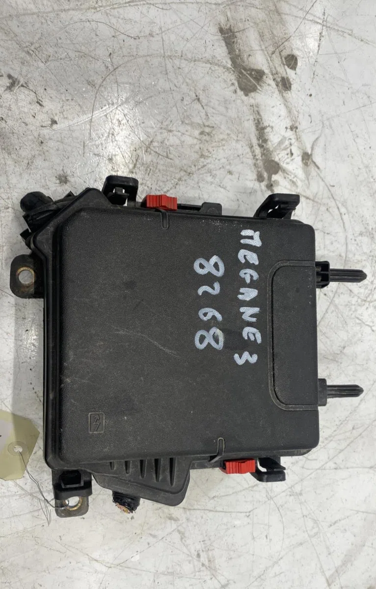 Bsm (boitier servitude moteur) Renault MEGANE III Coupé (DZ0-1_) 1.5 dci (dz09, dz0d, dz1f, dz1g, dz14, dz29) (2009-2015) 3 portes occasion — photo 3