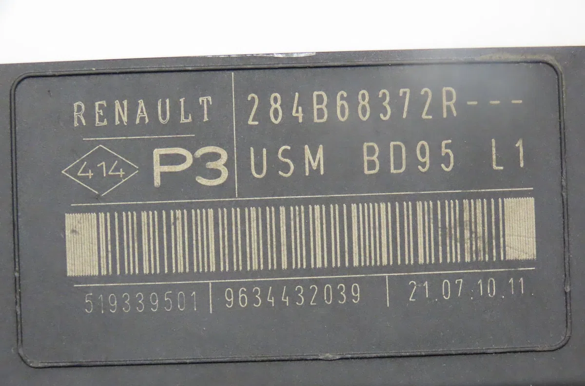 Bsm (boitier servitude moteur) Renault MEGANE III Coupé (DZ0-1_) 1.5 dci (dz09, dz0d, dz1f, dz1g, dz14, dz29) (2009-2015) 3 portes occasion — photo 4