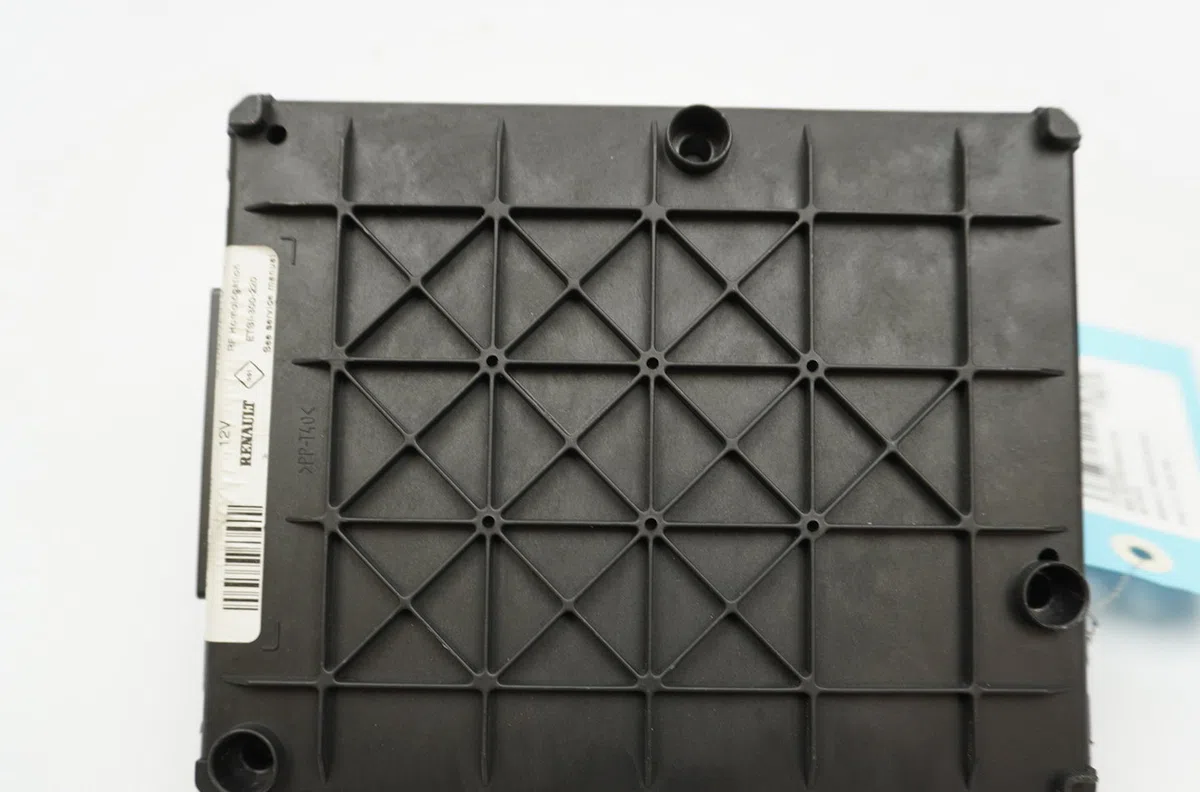 Bsm (boitier servitude moteur) Renault MEGANE Scenic (JA0-1_) 1.6 16v (ja0b, ja04, ja11, ja00) (1998-1999) occasion — photo 4