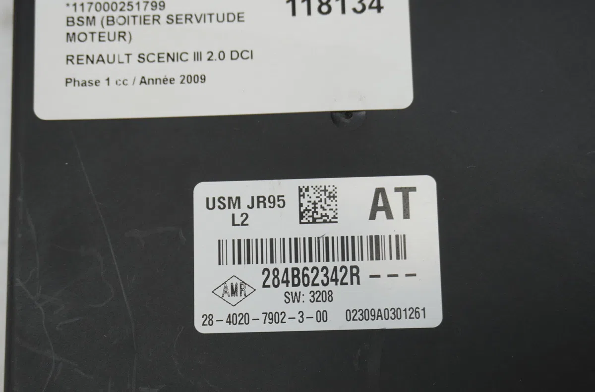 Bsm (boitier servitude moteur) Renault SCÉNIC III (JZ0-1_) 2.0 dci (jz0y, jz26) (2009) occasion — photo 3