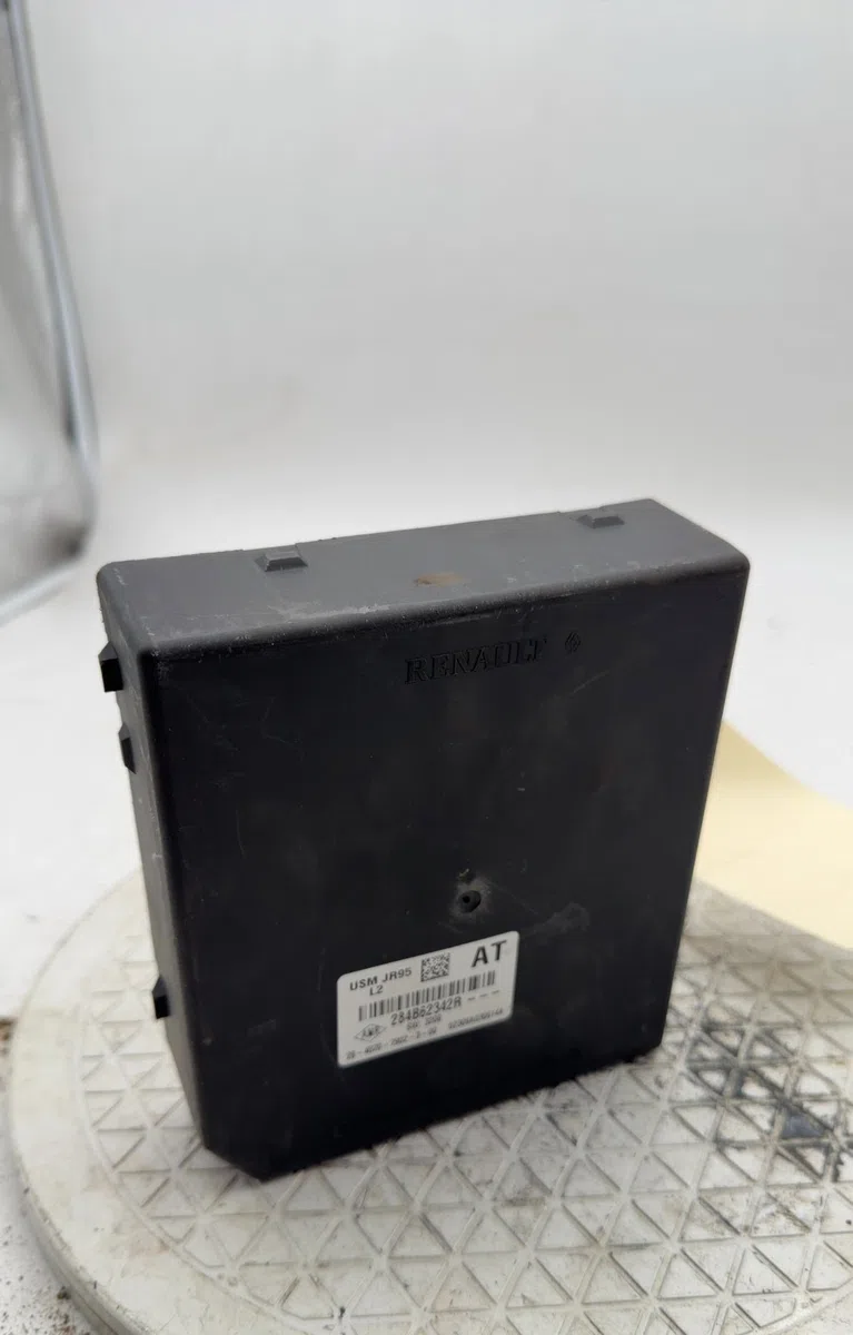 Bsm (boitier servitude moteur) RENAULT SCENIC III occasion — photo 2