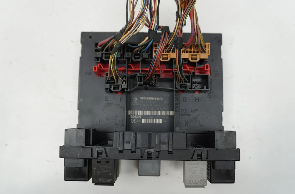 Bsm (boitier servitude moteur) Volkswagen TOURAN (1T1, 1T2) 2.0 tdi 16v (2003-2010) 5 portes occasion — photo 2