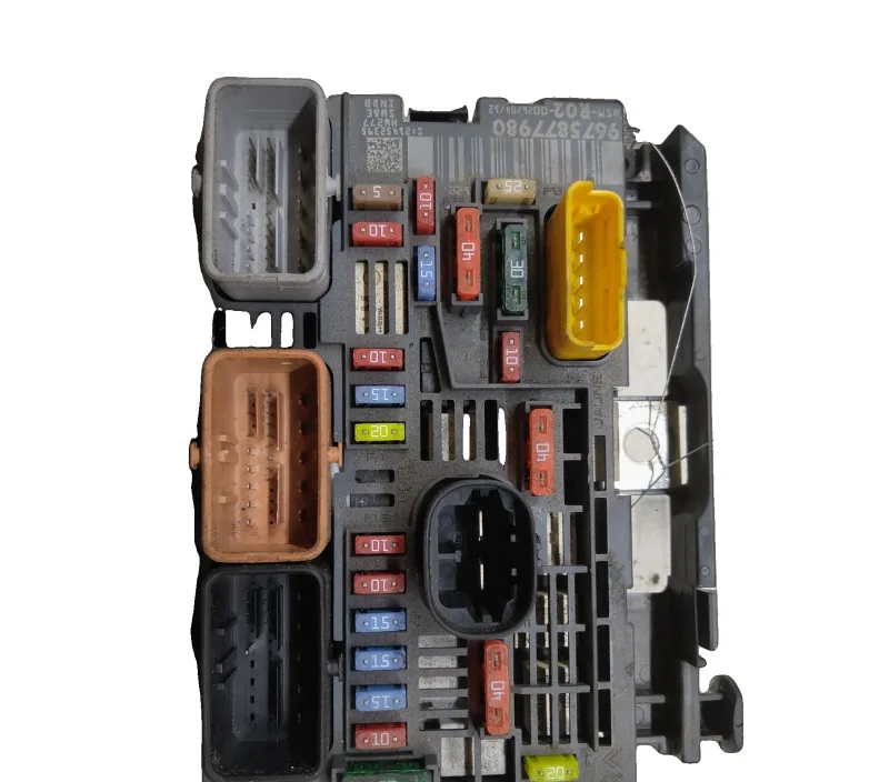 BSM / USM (BOITIER/UNITE SERVITUDE MOTEUR) PEUGEOT 3008 9675877980