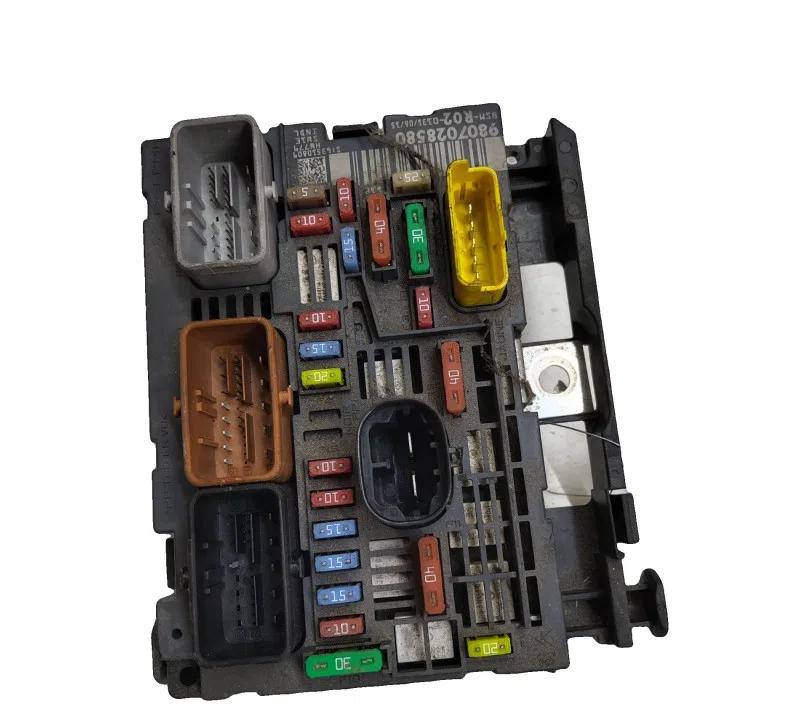 BSM / USM (BOITIER/UNITE SERVITUDE MOTEUR) PEUGEOT 3008 9807028580 — photo 2