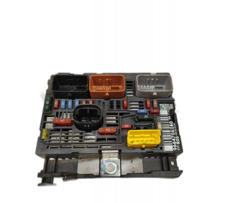 BSM / USM (BOITIER/UNITE SERVITUDE MOTEUR) PEUGEOT 308 I 00006500Z1 — photo 2