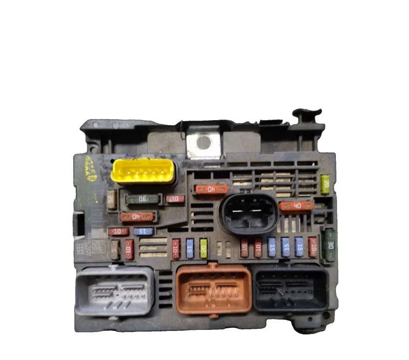 BSM / USM (BOITIER/UNITE SERVITUDE MOTEUR) PEUGEOT 5008 9666700180 — photo 2