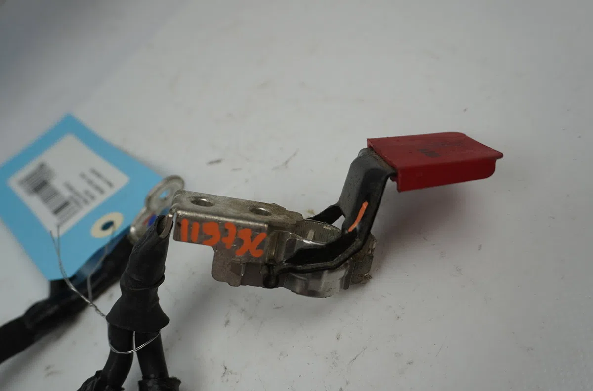 Cable de batterie de traction Peugeot 208 II (UB_, UP_, UW_, UJ_) 1.2 mhev (2023) occasion — photo 3