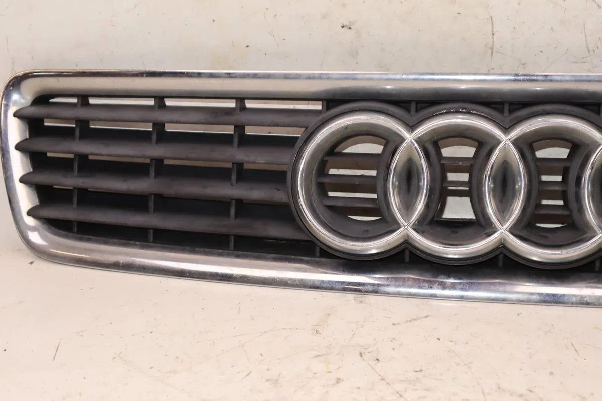 Calandre Audi A4 B5 Avant (8D5) 1.9 tdi (1996-2001) occasion — photo 2