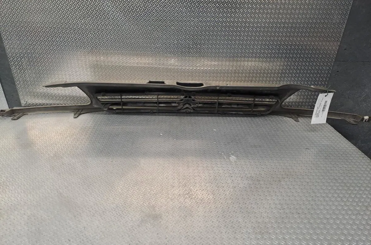 Calandre Citroen XSARA PICASSO (N68) 1.6 hdi (2004-2011) 5 portes occasion — photo 2
