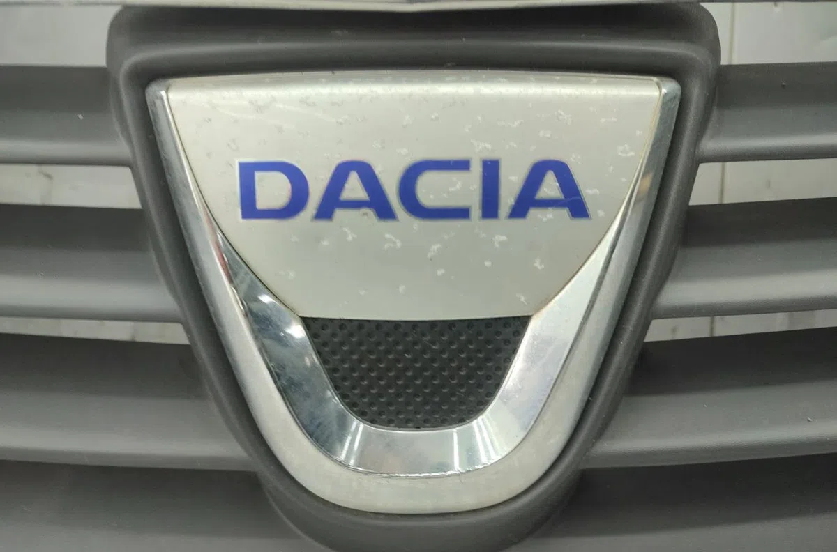 Calandre DACIA LOGAN 1 PHASE 2 occasion — photo 3