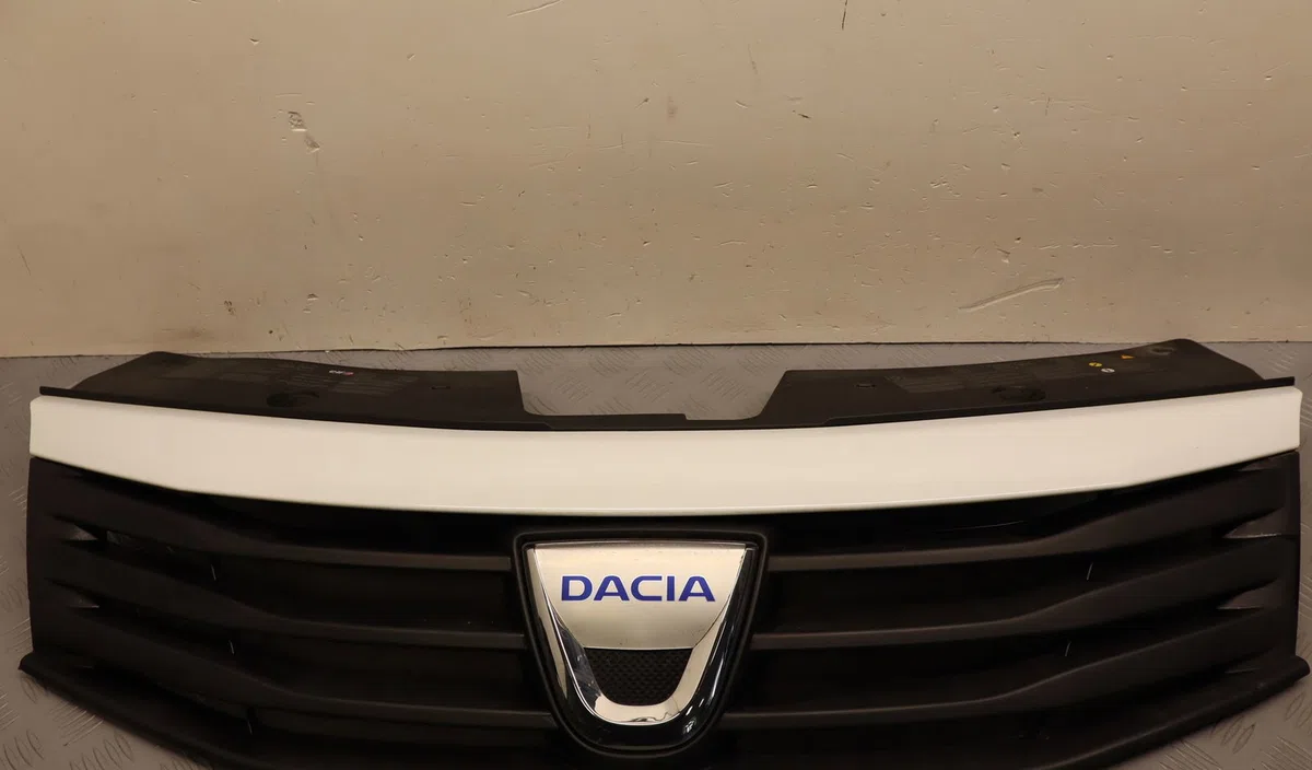 Calandre Dacia SANDERO 1.2 16v (2008) 5 portes occasion