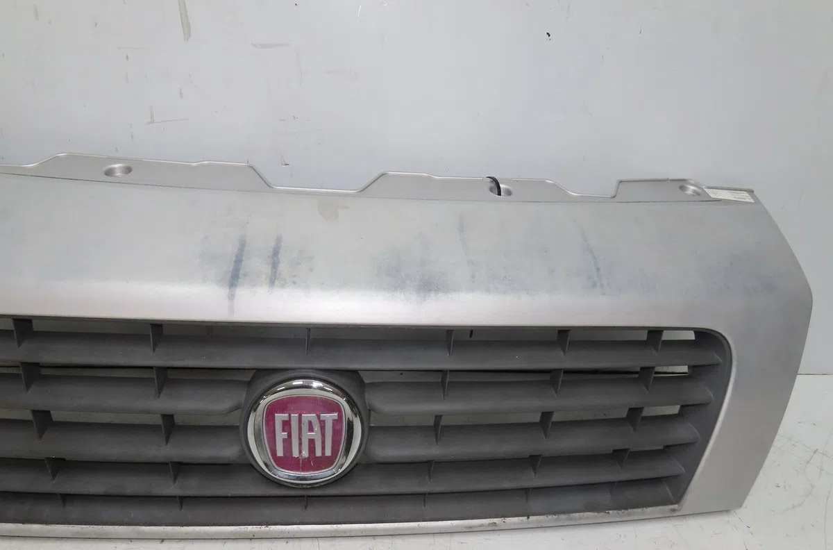 Calandre Fiat DUCATO Camionnette (250_) 115 multijet 2,0 d (2011) occasion — photo 2