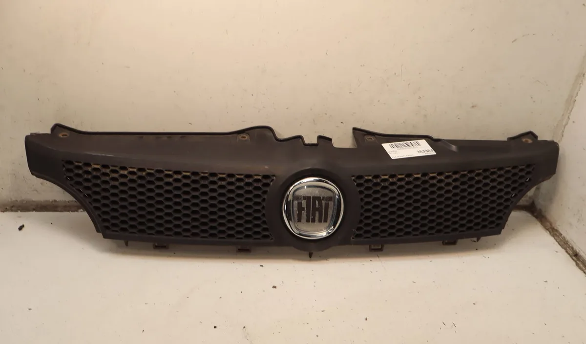 Calandre Fiat PANDA (169_) 1.3 d multijet 4x4 (169.axc2a) (2004) occasion