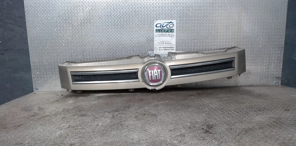 Calandre FIAT PANDA 2  PANDA 2 PHASE 2 occasion — photo 2