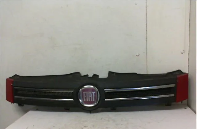 Calandre FIAT PANDA II Phase 1 09-2003--12-2012 1.2i 60ch occasion