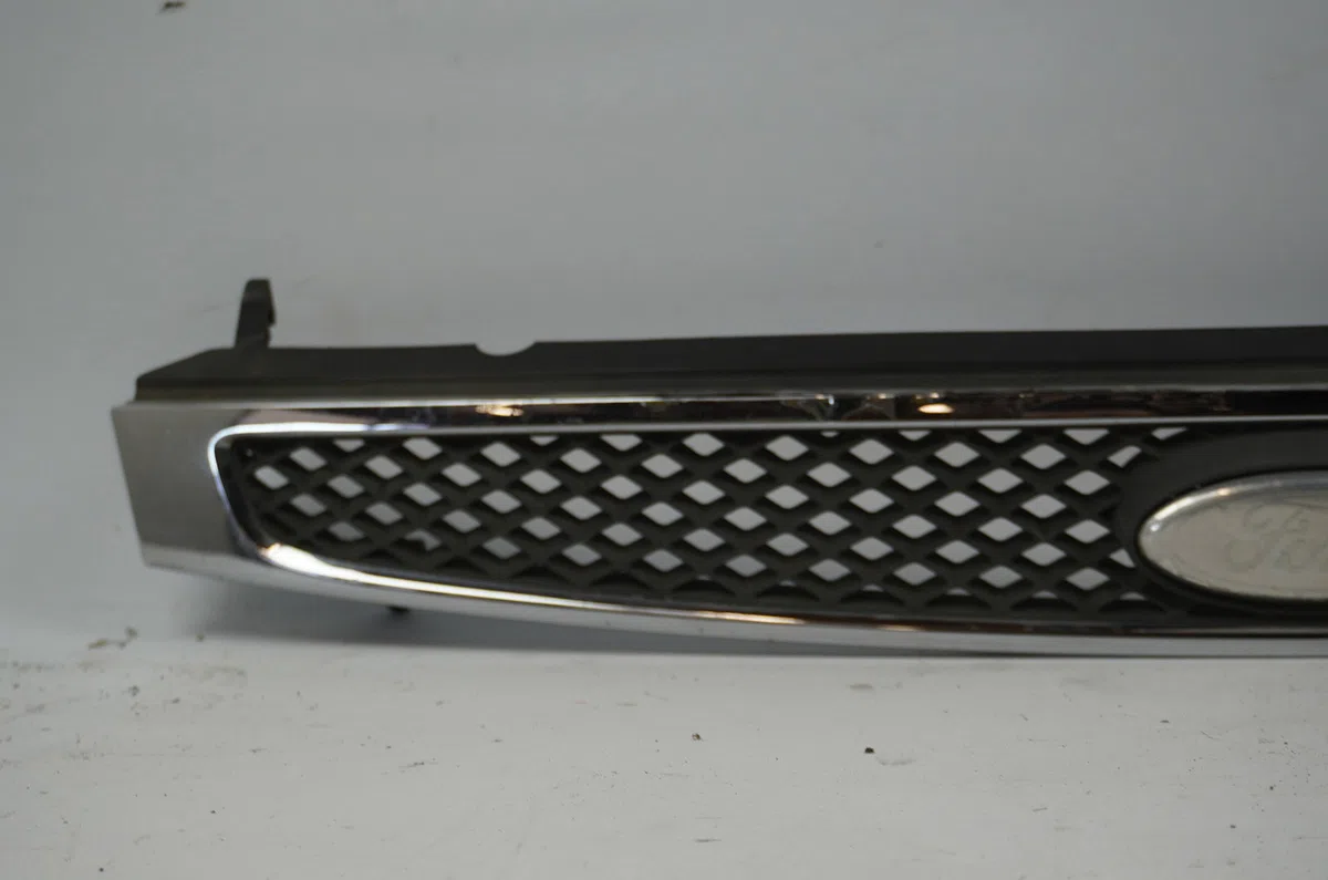 Calandre Ford FIESTA V (JH_, JD_) 1.4 tdci (2001-2008) 5 portes occasion — photo 2