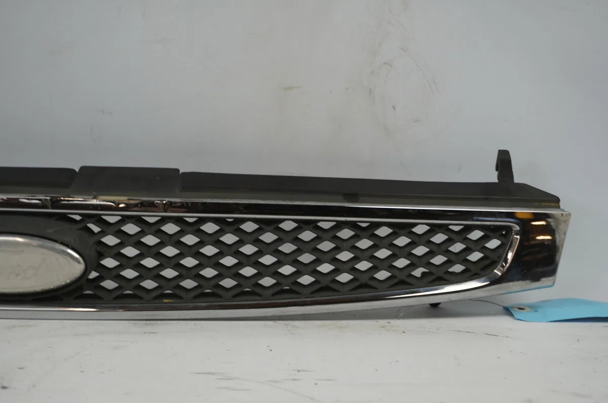 Calandre Ford FIESTA V (JH_, JD_) 1.4 tdci (2001-2008) 5 portes occasion — photo 3