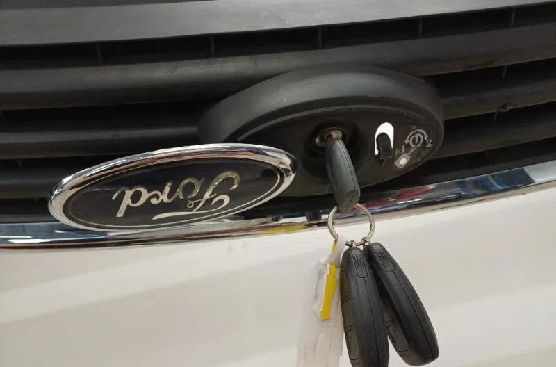 Calandre FORD KUGA 1 occasion — photo 3