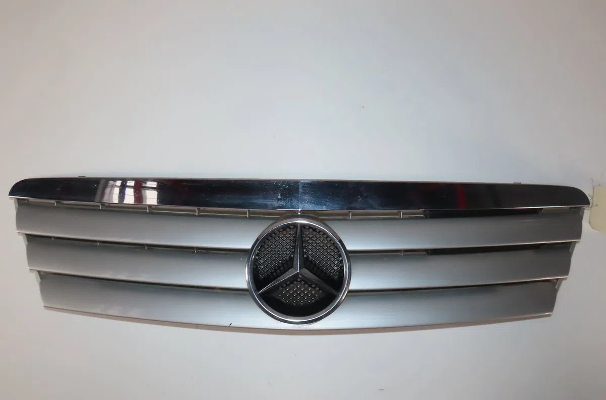 Calandre Mercedes-benz CLASSE A (W168) A 190 (168.032, 168.132) (1999-2004) occasion — photo 2