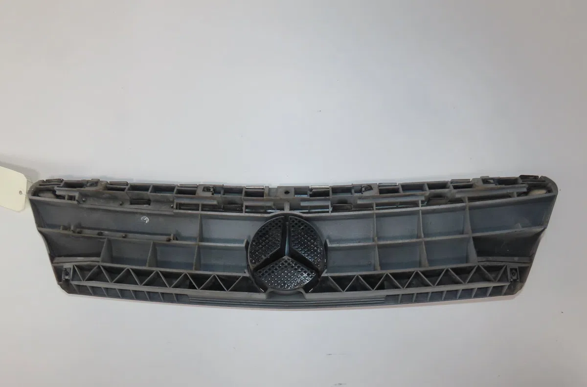Calandre Mercedes-benz CLASSE A (W168) A 190 (168.032, 168.132) (1999-2004) occasion — photo 3