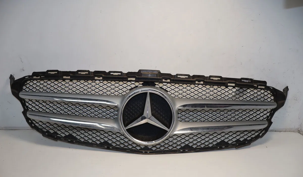 Calandre Mercedes-benz CLASSE C T-Model (S205) C 220 bluetec - d (205.204) (2014-2018) occasion — photo 2