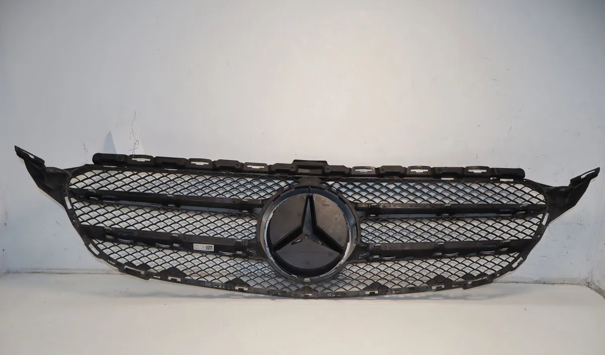 Calandre Mercedes-benz CLASSE C T-Model (S205) C 220 bluetec - d (205.204) (2014-2018) occasion — photo 3