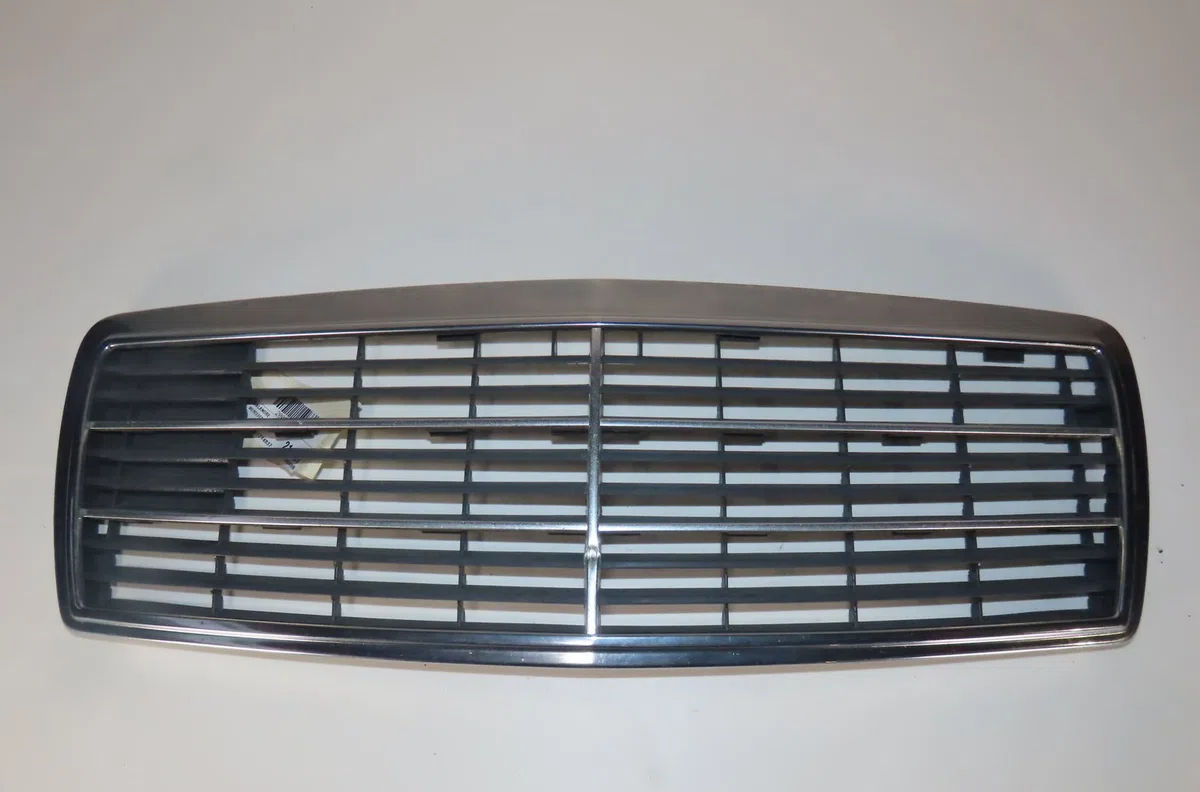Calandre Mercedes-benz CLASSE C (W202) C 200 cdi (202.134) (1998-2000) occasion — photo 2