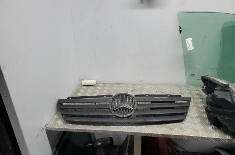 Calandre MERCEDES VANEO 414 occasion — photo 2