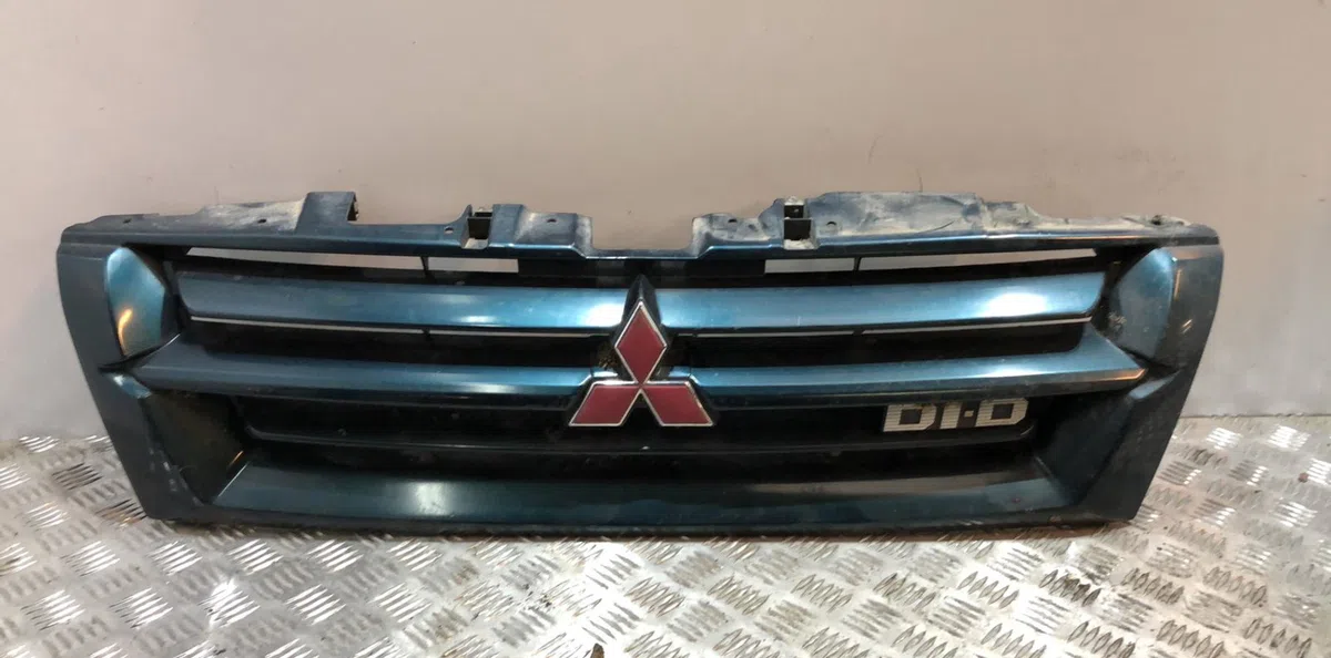 Calandre MITSUBISHI PAJERO 3 PHASE 1 occasion — photo 2