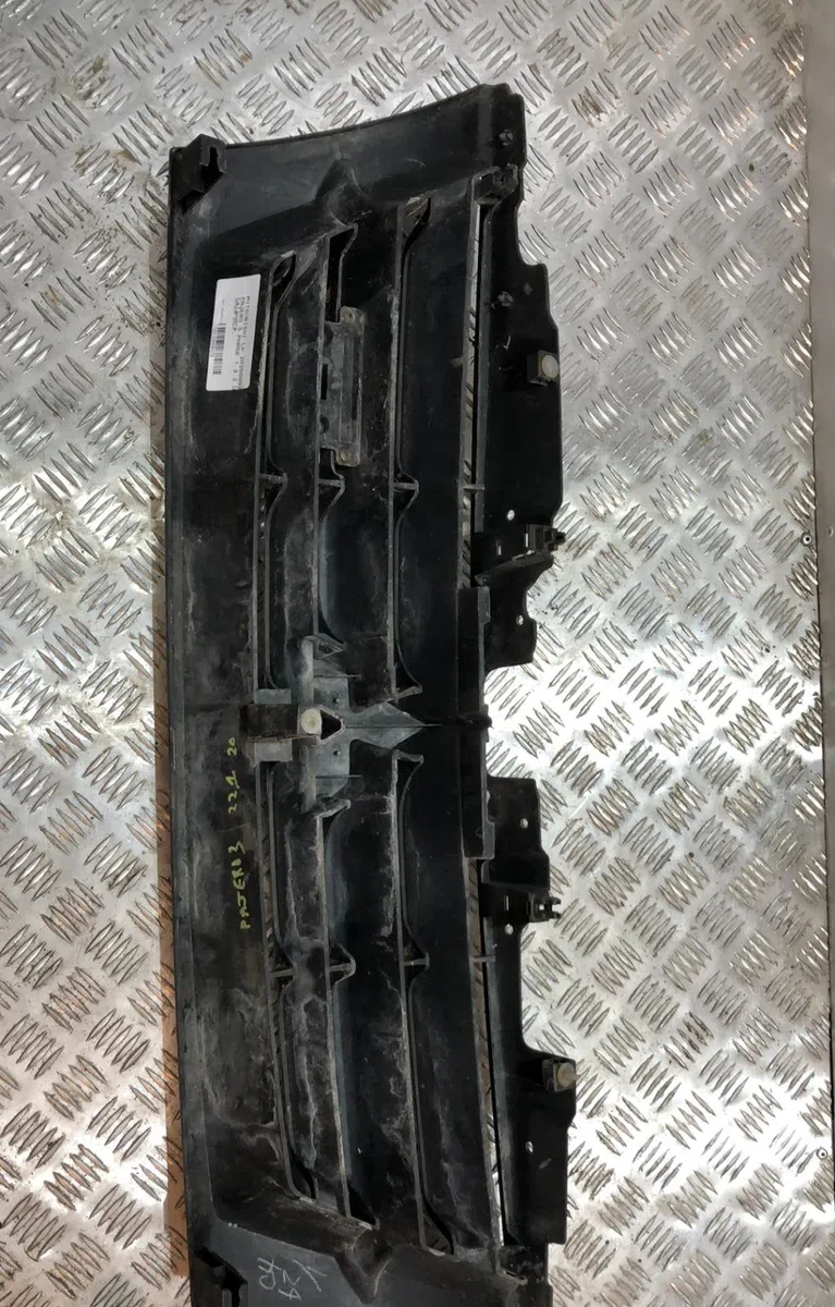Calandre MITSUBISHI PAJERO 3 PHASE 1 occasion — photo 3