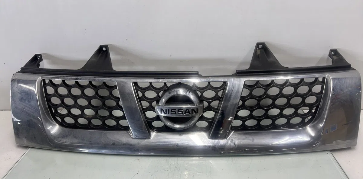 Calandre NISSAN PICK-UP 3 PHASE 2 occasion — photo 2