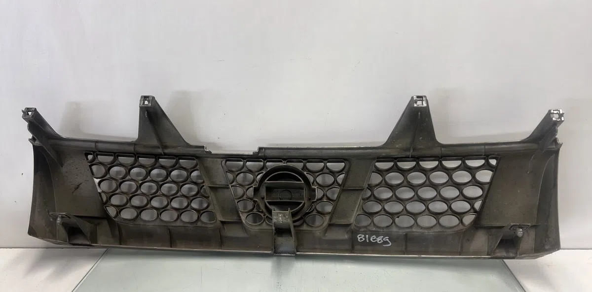 Calandre NISSAN PICK-UP 3 PHASE 2 occasion — photo 3