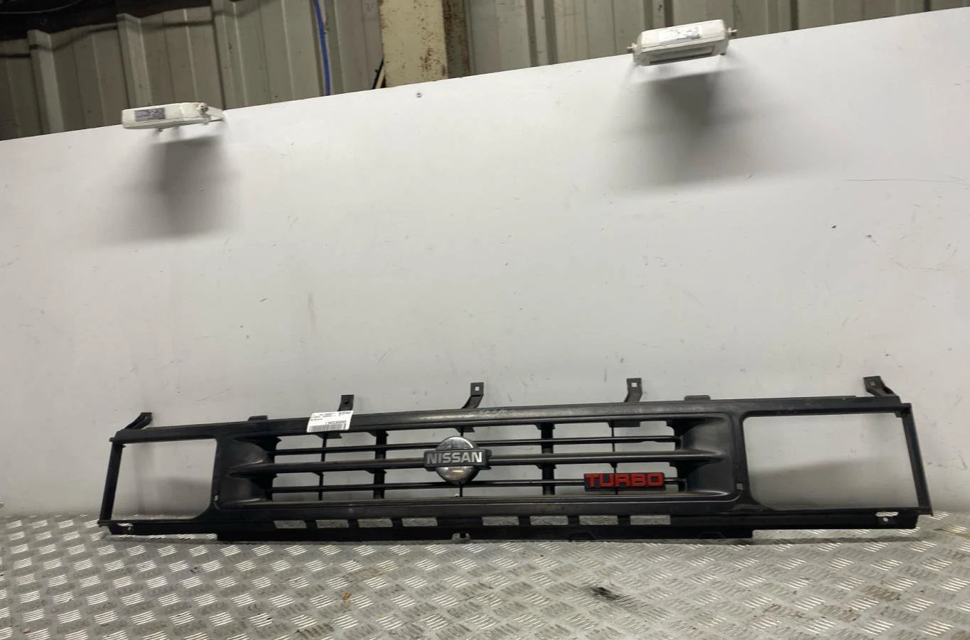 Calandre NISSAN TERRANO 1 occasion