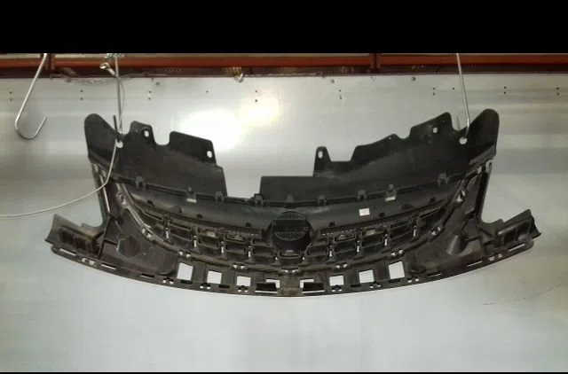Calandre Opel CORSA D (S07) 1.0 (l08, l68) (2009-2014) 3 portes occasion — photo 3