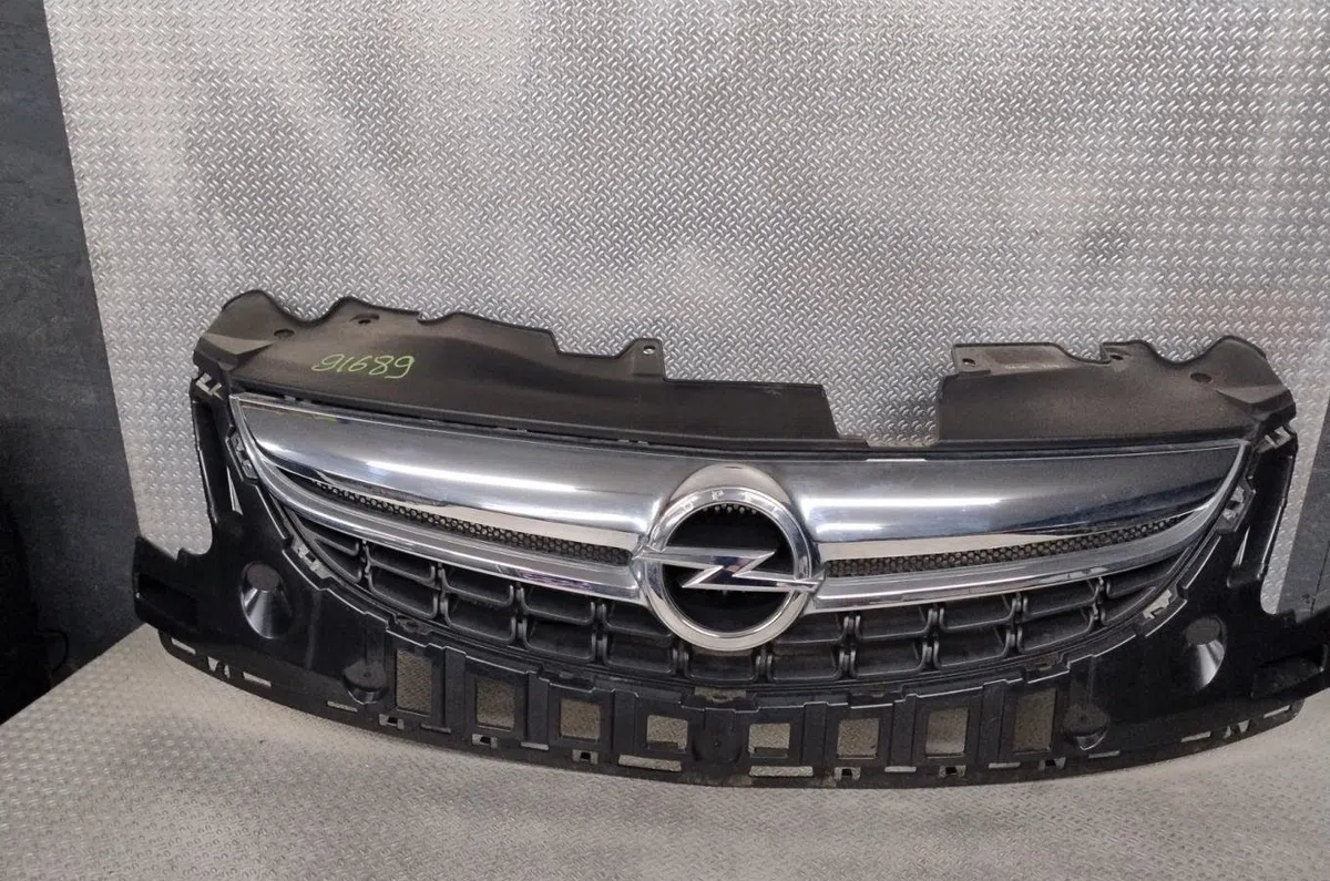 Calandre Opel CORSA D (S07) 1.3 cdti (l08, l68) (2006-2014) 5 portes occasion — photo 2