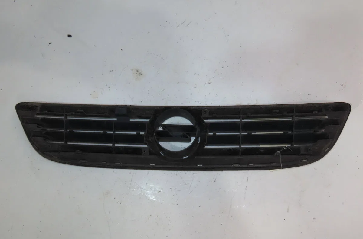 Calandre Opel ZAFIRA A Monospace (T98) 2.0 dti 16v (f75) (2000-2005) 5 portes occasion