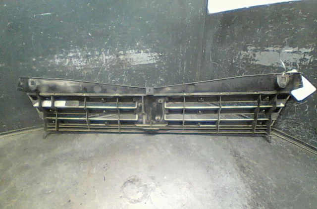 Calandre Peugeot 205 I (741A-C) 1.7 diesel (1983-1987) occasion — photo 2