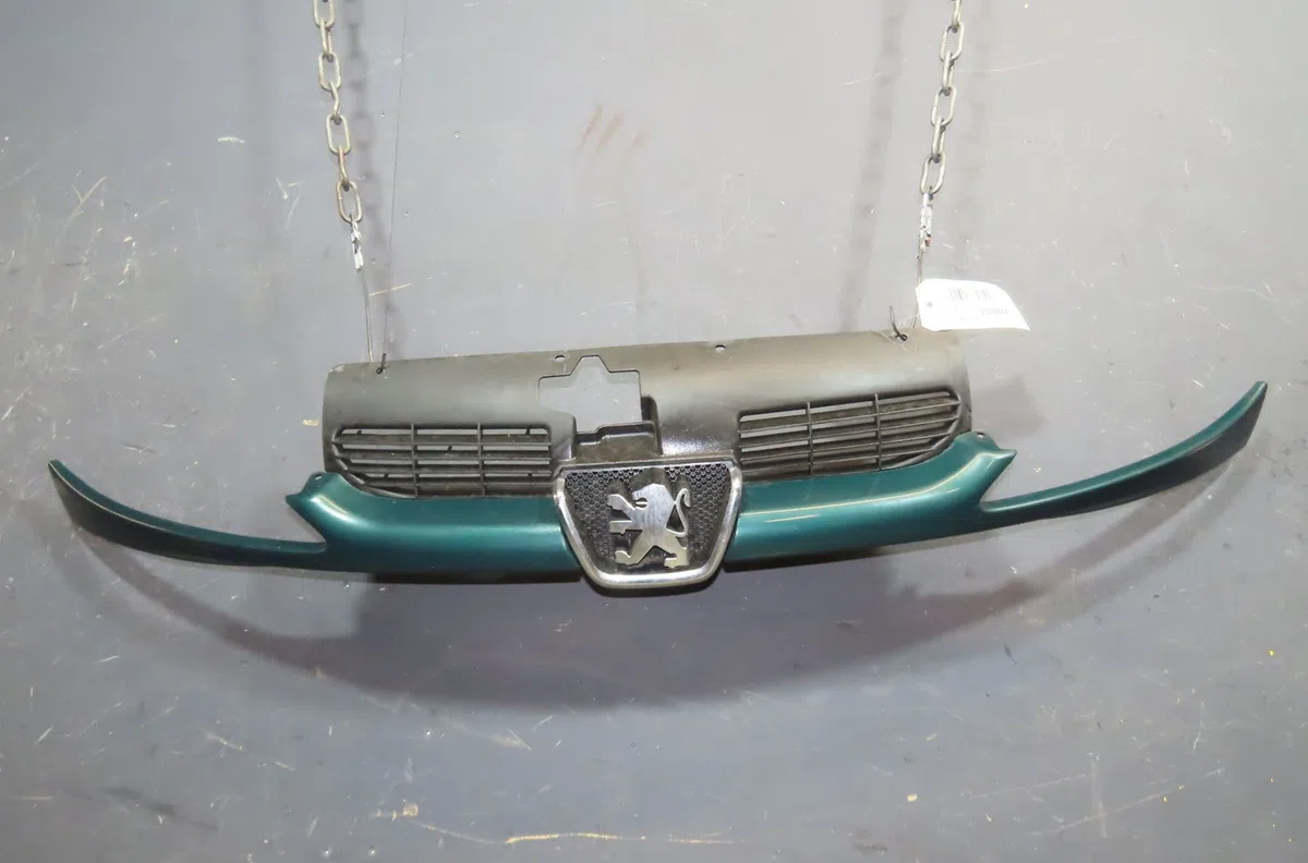 Calandre Peugeot 206 3-5 portes (2A-C) 1.6 16v (2000-2009) 3 portes occasion — photo 2