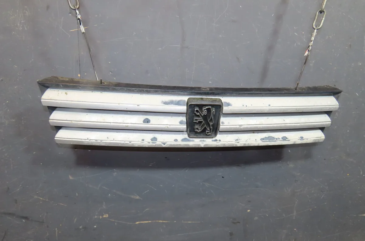 Calandre Peugeot 309 II (3C, 3A) 1.8 td (1989-1993) occasion
